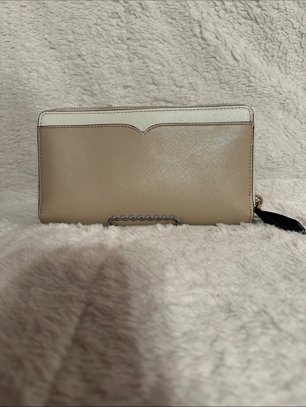kate spade large beige saffiano zip-around wallet with silver logo - Picture 2 of 9